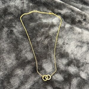 Elegant Interlocking Necklace